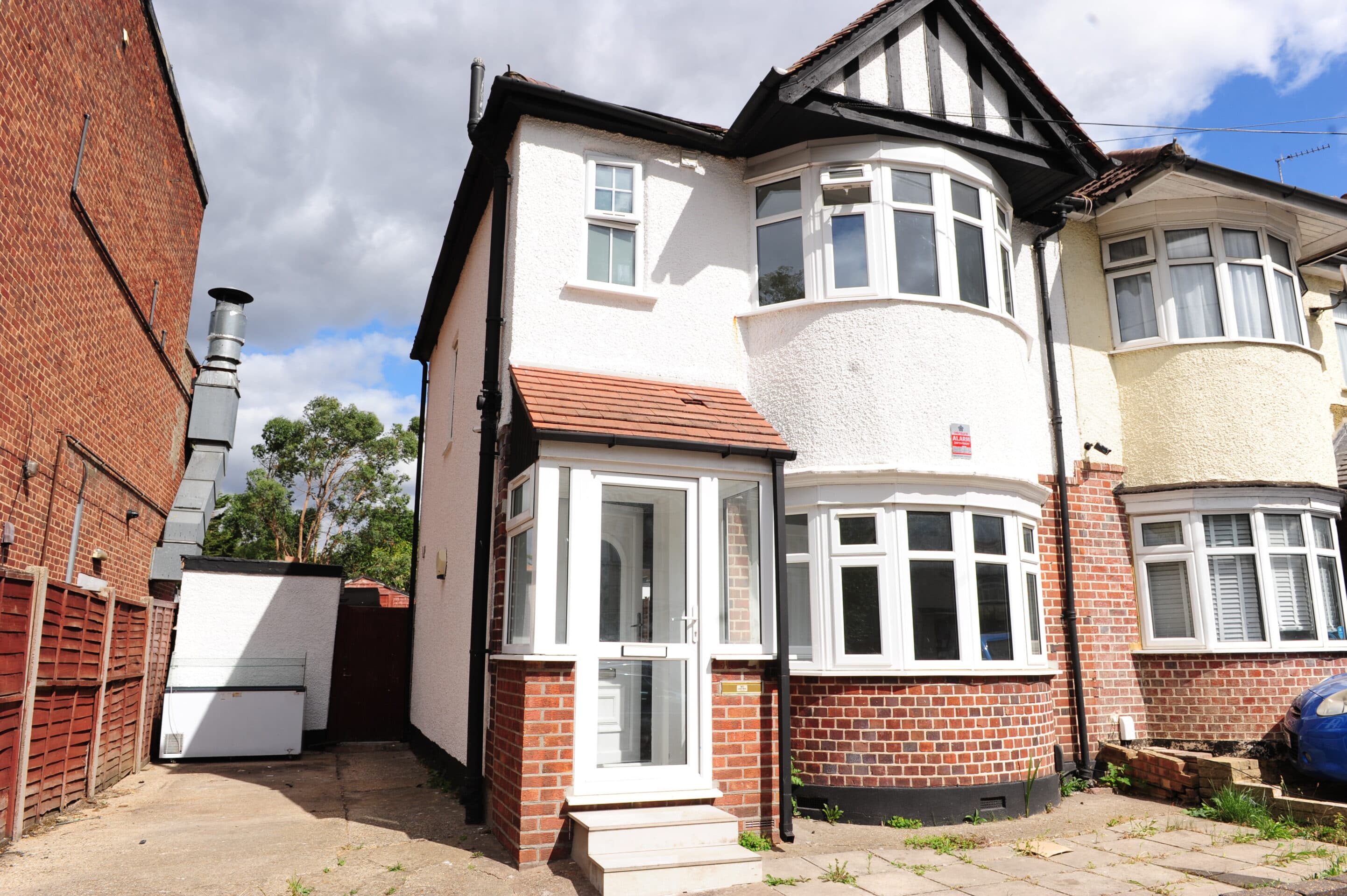 Chelston Approach, Ruislip, HA4